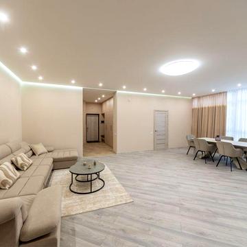 3-к. кв. Є.Коновальця 44а. Панорама на Печерську