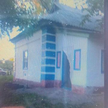 Будинок в селищі.