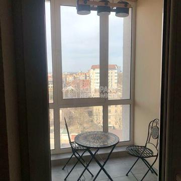 Студентська вул., 22