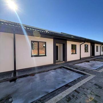 Простора 2.к.кв котеджному комплексі !