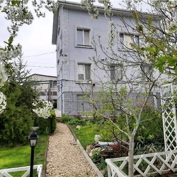 Купить дом у озера в пригороде Черноморска