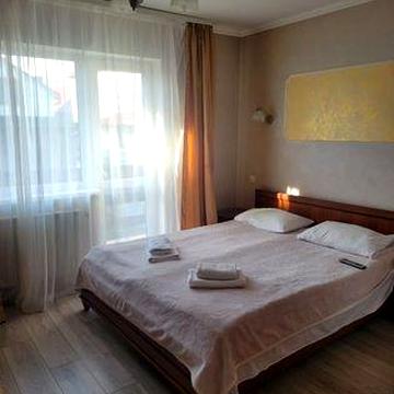 Довгострокова Аренда  половини  Будинку  Свалява    Закарпатття