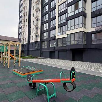 Здана 2-кімнатна біля Озера готова до ремонту