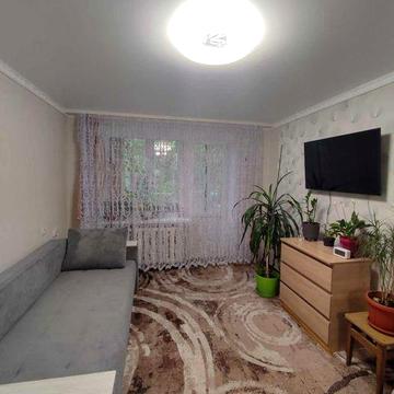 ПРодам 2-х кімнатну в центрі в цегляному будинку