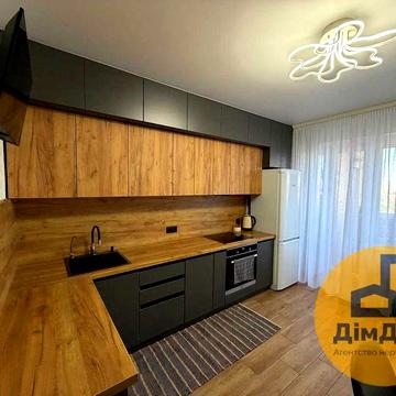 Простора 3-кімнатна квартира з новим ремонтом