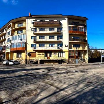 ПРОДАЄТЬСЯ 2-х кімнатна квартира в центрі міста