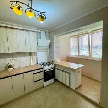 Оболонська пл. (Дружби Народів СРСР), 5