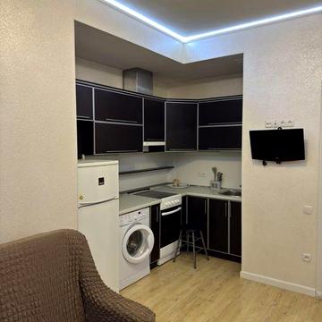 Сдам ухоженную квартиру в новом доме на Хантадзе!