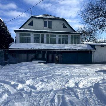 Продам великий двоповерховий будинок