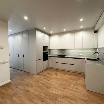 Студентська вул., 18