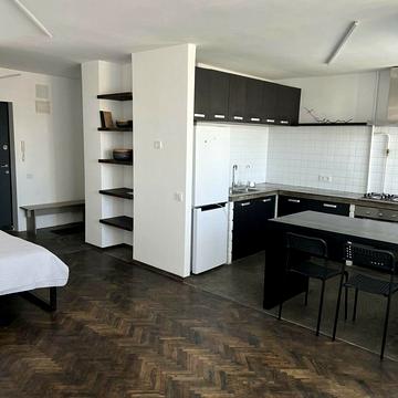 Верховної Ради бульв., 21