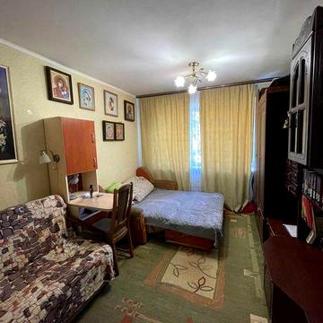 Кімната в гуртожитку, середній поверх. Мінімальне оформлення42836