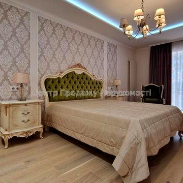 Продам 4к квартиру з терасою. Як таунхаус. Власна ділянка біля дому