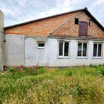 Продам дом с большим участком земли в Центре