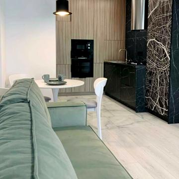 Угорська вул., 12