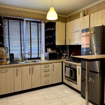 Двокімнатна на Білозіра