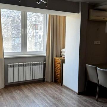 1 кімнатна квартира на ближньому замості середній поверх