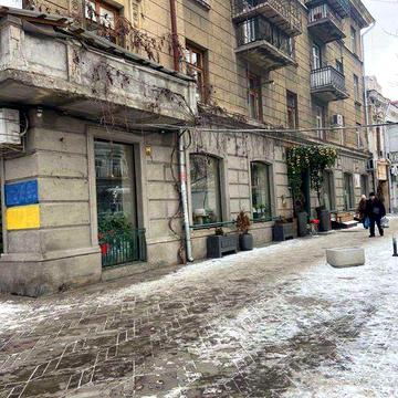 Европейская/Базарная сталинка 3 комн