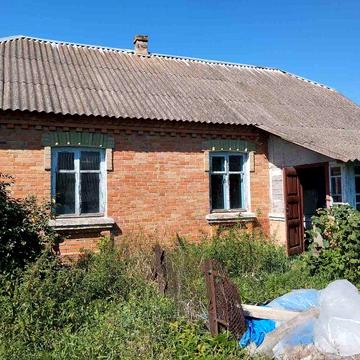 Цегляний будинок с.В.Гадомці.