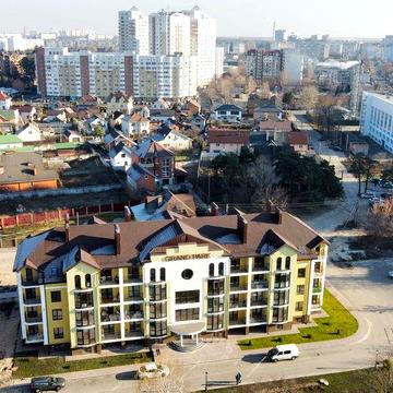 Здам 3 к кв вул.Фельдмана 1  біля басейну Купава