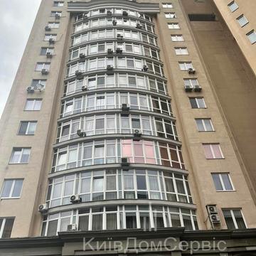 Дмитрівська вул., 82