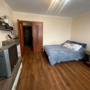 Здається 2 кімнатна на майдані  Путятинський