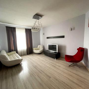 Дмитрівська вул., 69