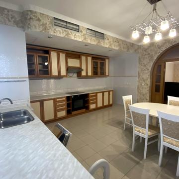 Кропивницького вул., 10