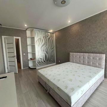 Драгоманова вул., 2