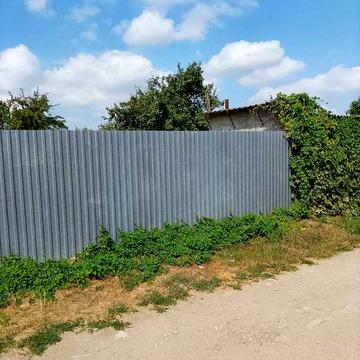 Дачна ділянка з будинком та гаражем