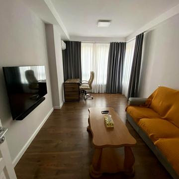 Деміївська вул., 13