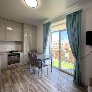 Новобудова на Руській, Сонячне містечко