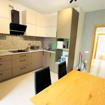 Продаж 2 кімнатноі новобудови з ремонтом. Руська 236 е