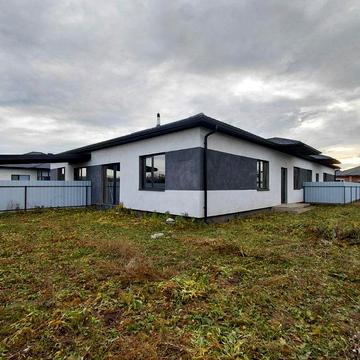 Комфортний котедж в зручному передмісті!