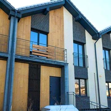 ЗДАНИЙ з комунікаціями таунхаус в Крихівцях