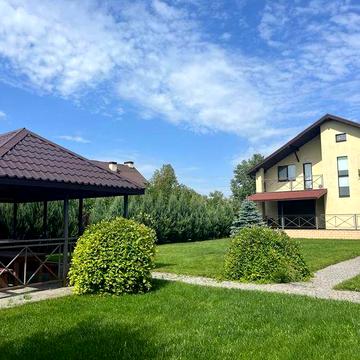 Сдам двух этажный дом.