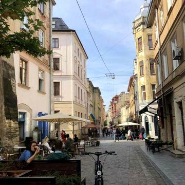 2-к. в.Л.Украінки, 14. Центр