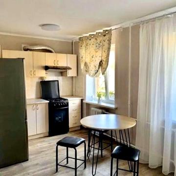 Здається затишна квартира біля метро Дорогожичі