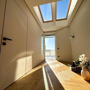 Квартира в центрі з великою терасою. Камін дровяний. Паркінг. Власник.