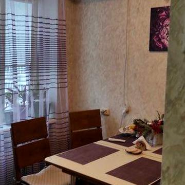 продам 4 х комнатную квартиру  красный камень ЖК 9