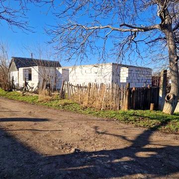 Продам участок с коммуникациями + коробка дома