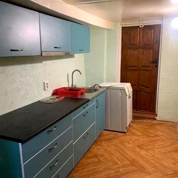 Продам пів будинку у центрі м. Ямпіль за ціною квартири.