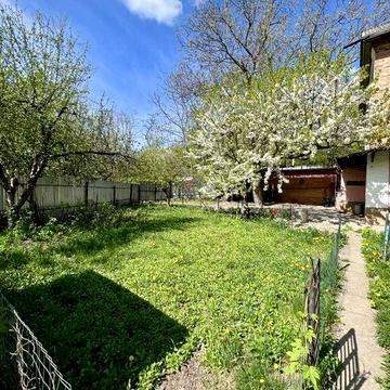 Власник. Двоповерховий будинок біля центру з ділянкою 5 соток