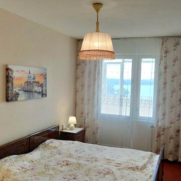 Прирічна вул., 19