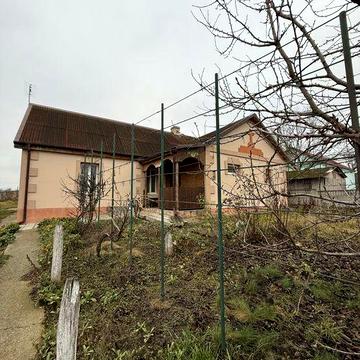 Продам мальовничий будинок в с. Радів