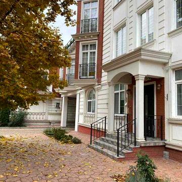 Пентхаус с террасой 46 м на 13 Фонтана в коттеджном городке с ремонтом