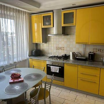 Продам простору квартиру в Центрі