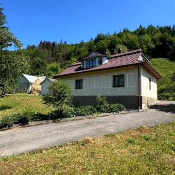 Будинок з великою ділянкою з можливістю побудови туристичного комплекс