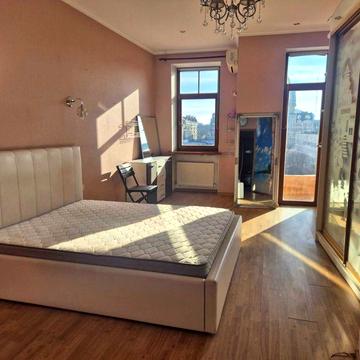 здам 2-х кімнатну квартиру в центрі