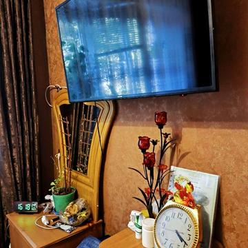 Вячеслава Чорновола вул., 1